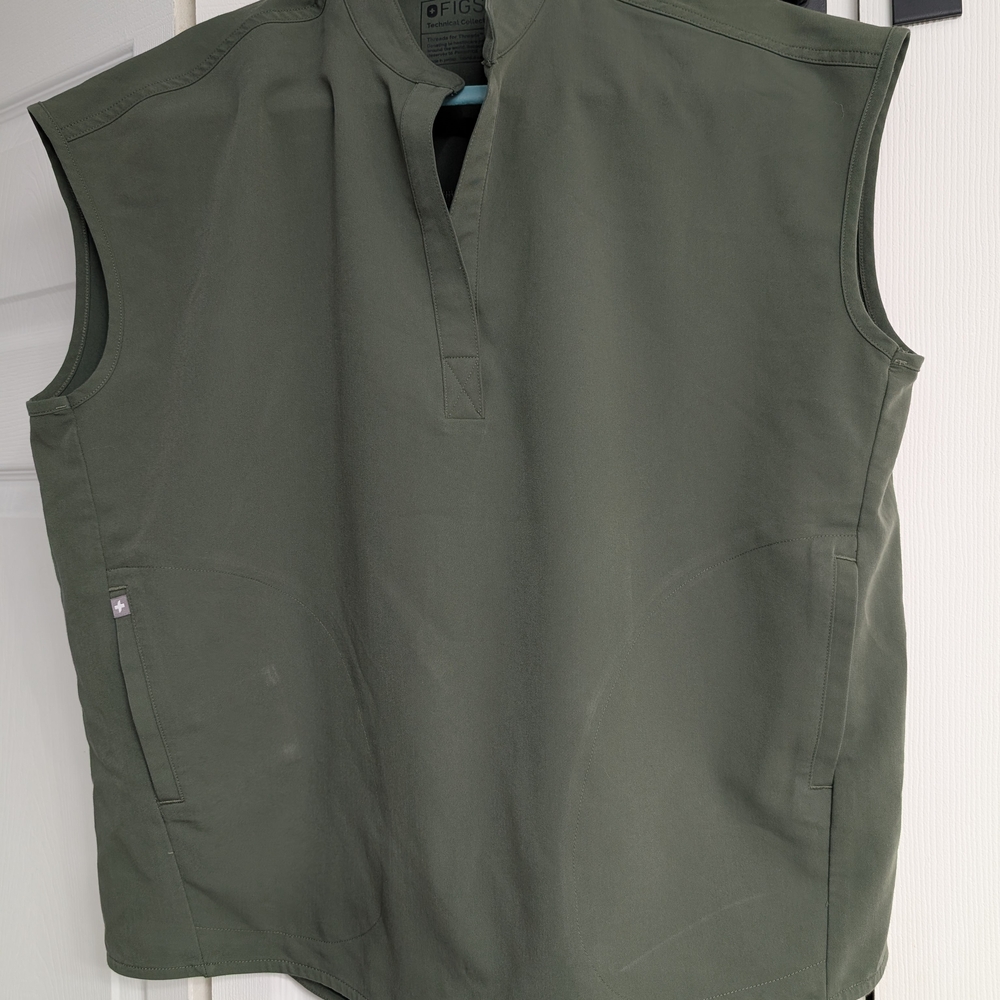 Figs Moss Rafaela-medium- Oversized Scrub Top - Picture 2 of 7